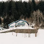 Dağ evi Charming With Sauna + Views! Bad Gastein