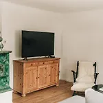 Charming With Sauna + Views! Dağ evi