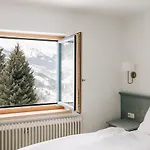 Charming With Sauna + Views!