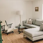 Charming With Sauna + Views! Dağ evi