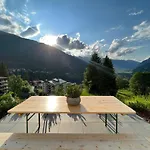 Dağ evi Charming With Sauna + Views! *