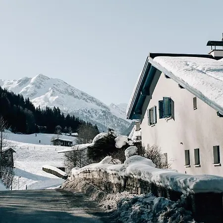 Dağ evi Charming With Sauna + Views! Bad Gastein