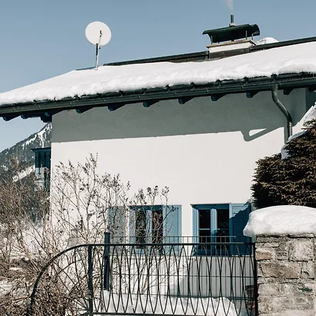 Dağ evi Charming With Sauna + Views!