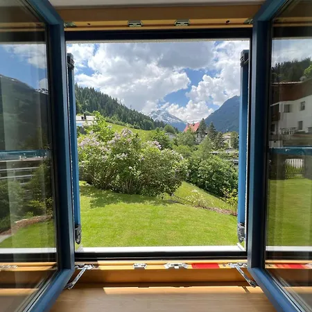 Charming With Sauna + Views! Dağ evi *